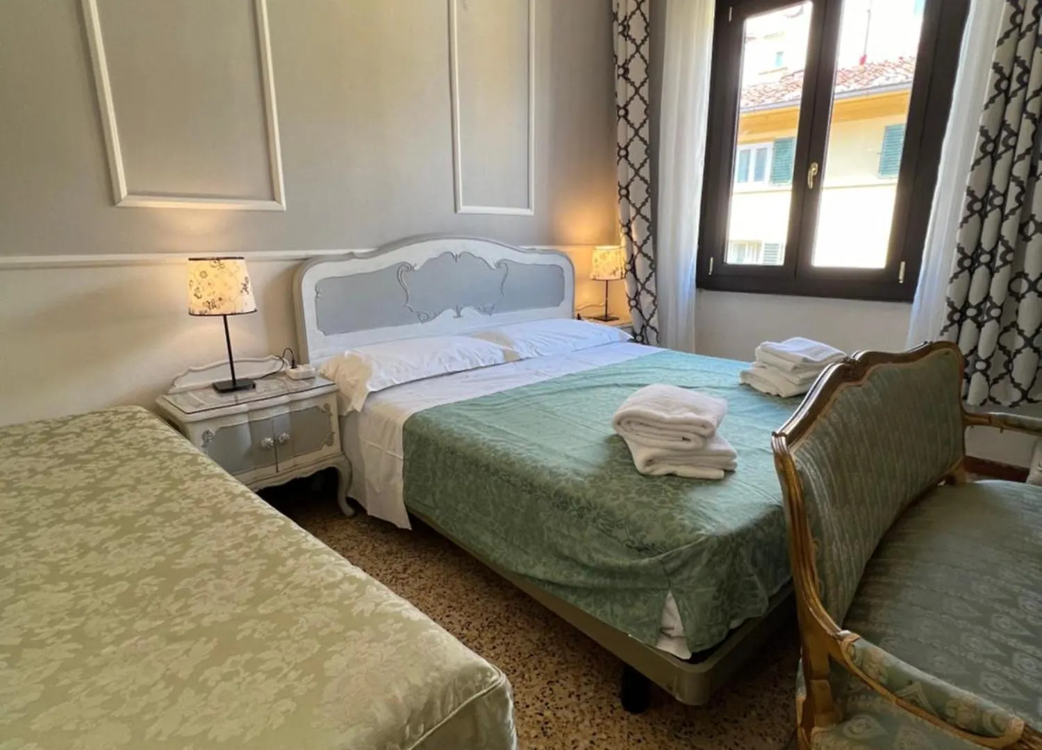Souvenir Maya Florencie Hotel