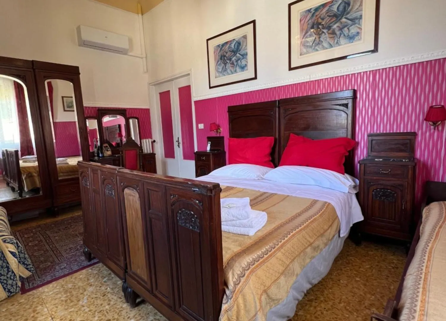 Souvenir Maya Florencie Hotel