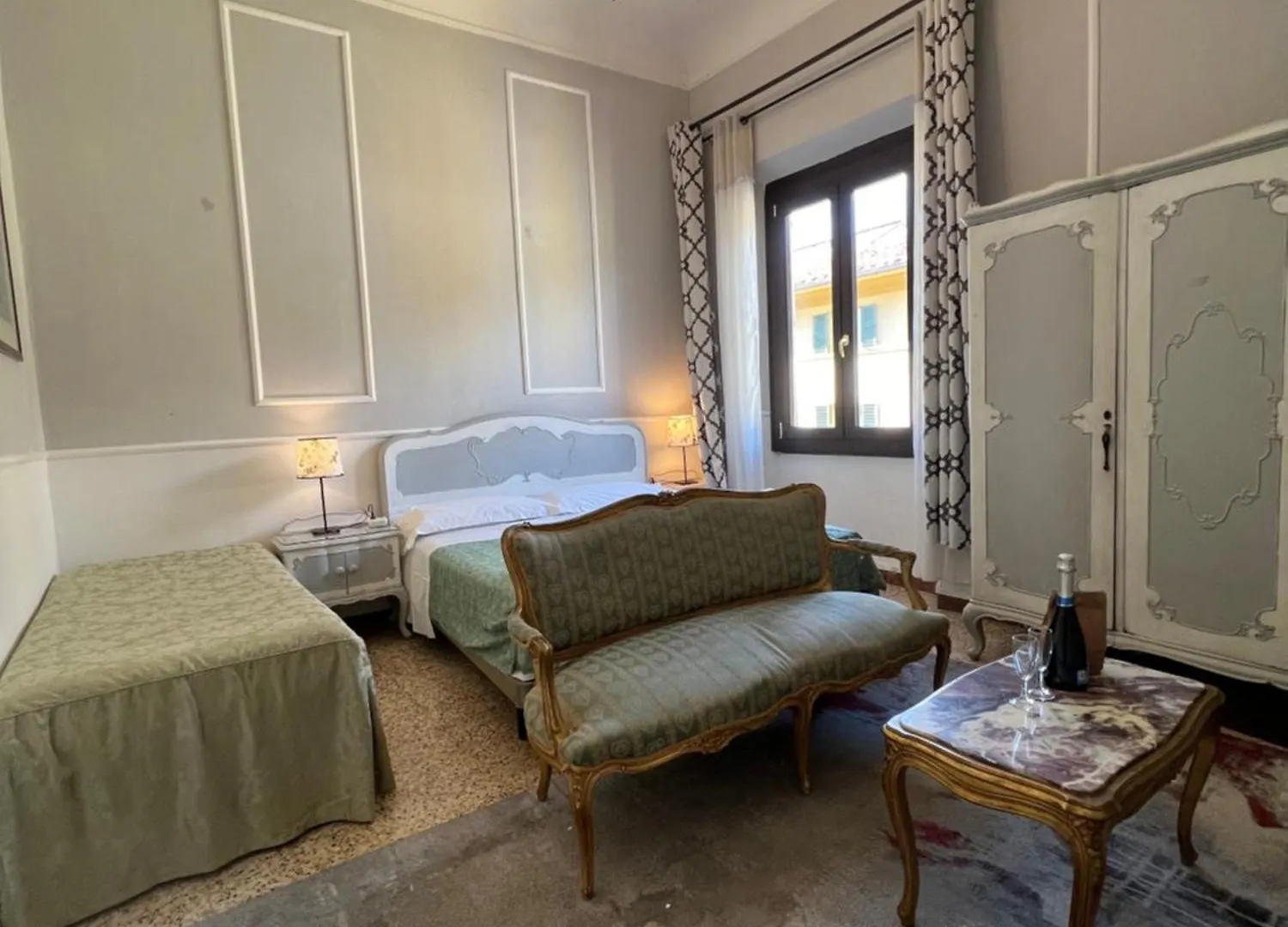 Souvenir Maya Florencie Hotel