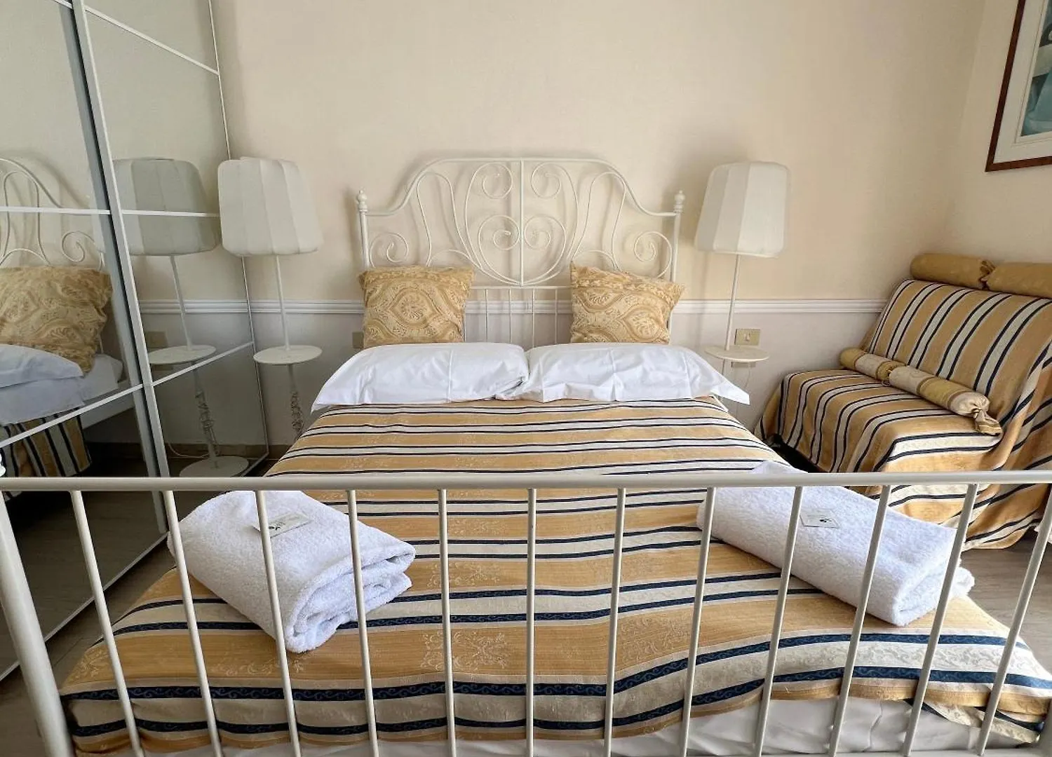 Souvenir Maya Florencie Hotel